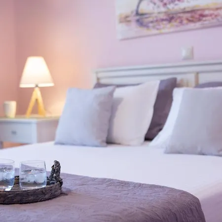 Villa Phaedra, Inoro