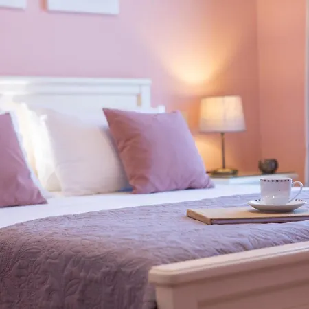 Phaedra, Inoro Villa