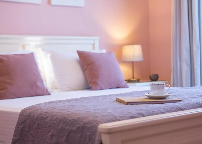 Phaedra, Inoro Villa