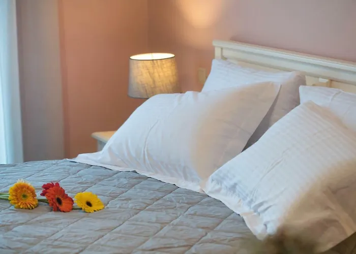 Villa Phaedra, Inoro